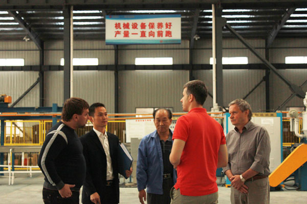 俄羅斯客戶到安邦集團參觀考察電伴熱工廠和電地暖生產(chǎn)線(圖2)