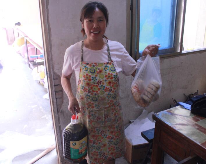 安邦電氣股份開展“迎中秋送月餅”活動 溫暖員工思鄉(xiāng)情(圖3)